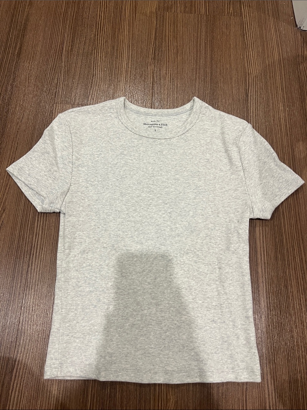 Abercrombie & Fitch women’s baby tee Short-Sleeve Crewneck Tee in Heather Gray